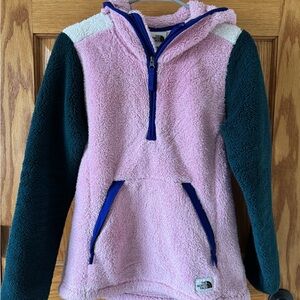 The North Face woman’s pullover Fleece Hoodie